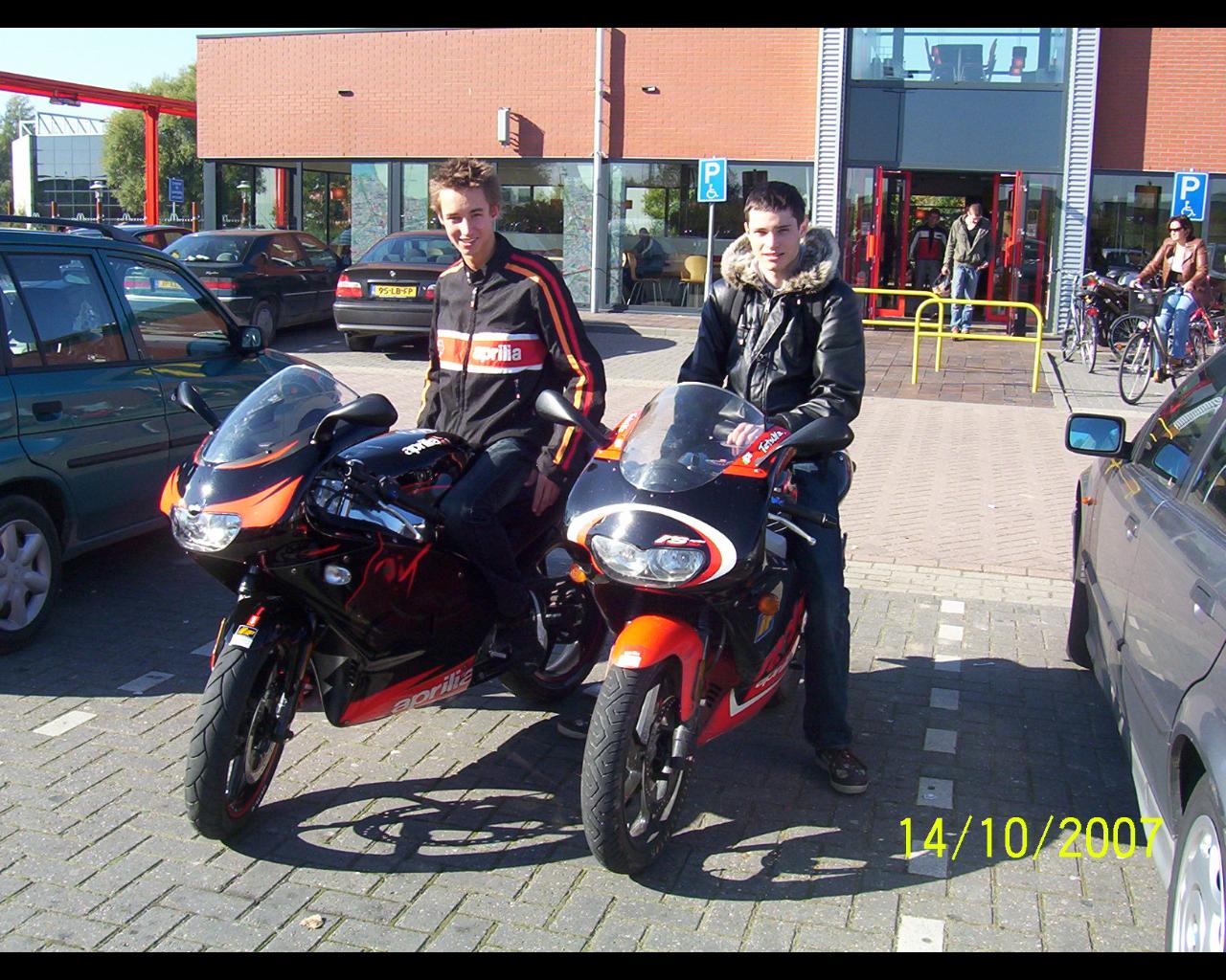 Aprilia Kevin & Aprilia Gertjan.JPG