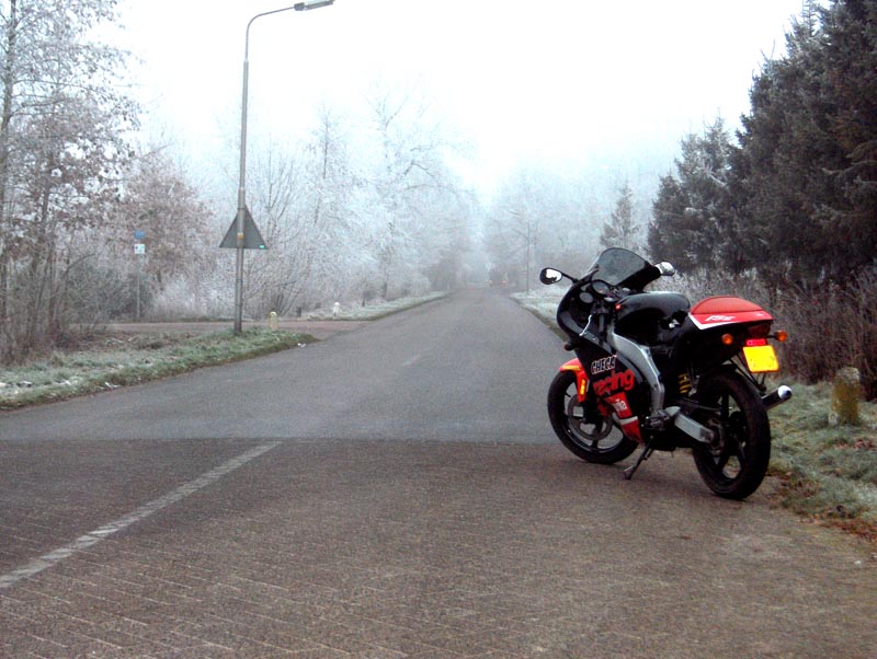 aprilia_ 015lr.jpg