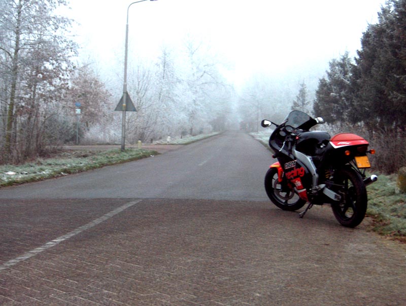 aprilia_ 016lr.jpg