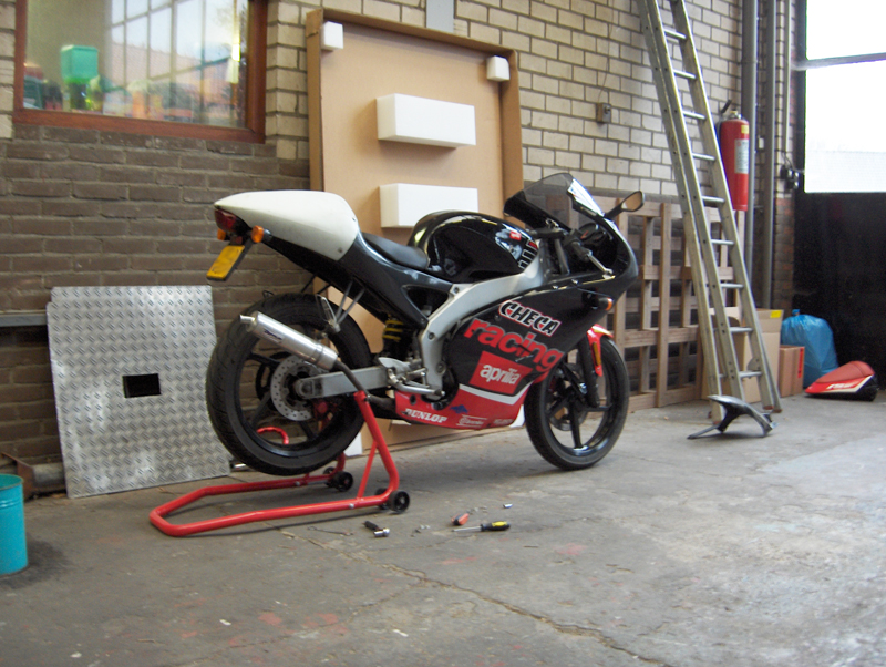 aprilia_ 040lr.jpg