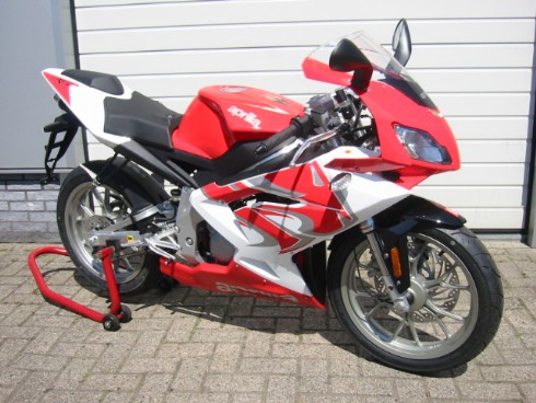 aprilia nieuwe brommerrr.jpg