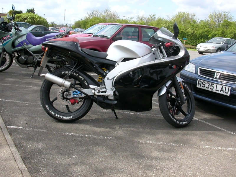 aprilia-rs50-00-bikepics-143579.jpg