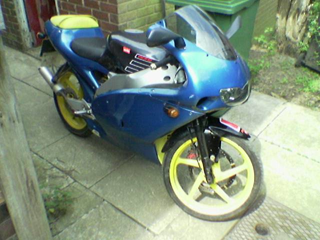 aprilia-rs50-00-bikepics-384799.jpg