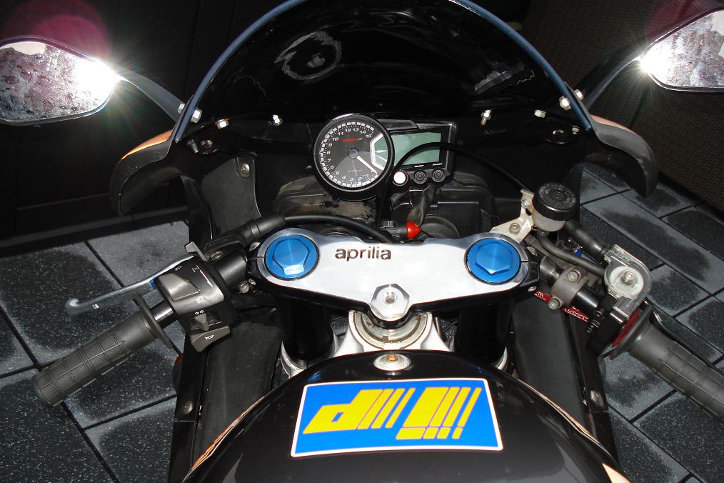 rs 80 cockpit.jpg