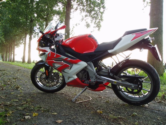 aprilia rs50 fluo red 5-.jpg