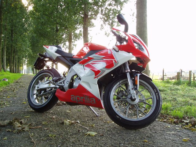 aprilia rs50 fluo red 8-.jpg