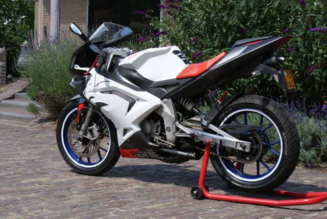 aprilia 2.JPG