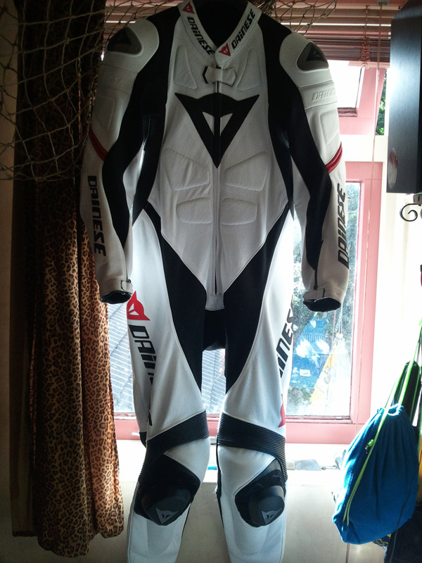 dainese pak voor.jpg