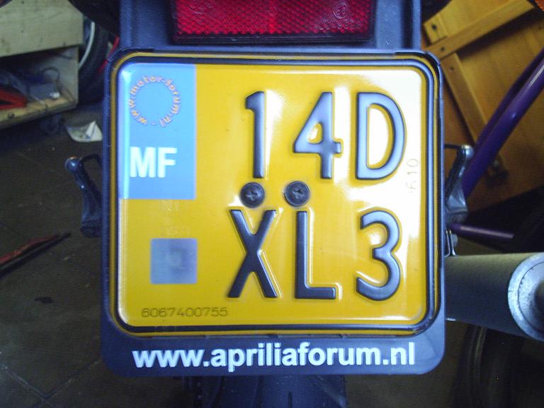 kenteken met MF sticker 2 (verkleint).JPG