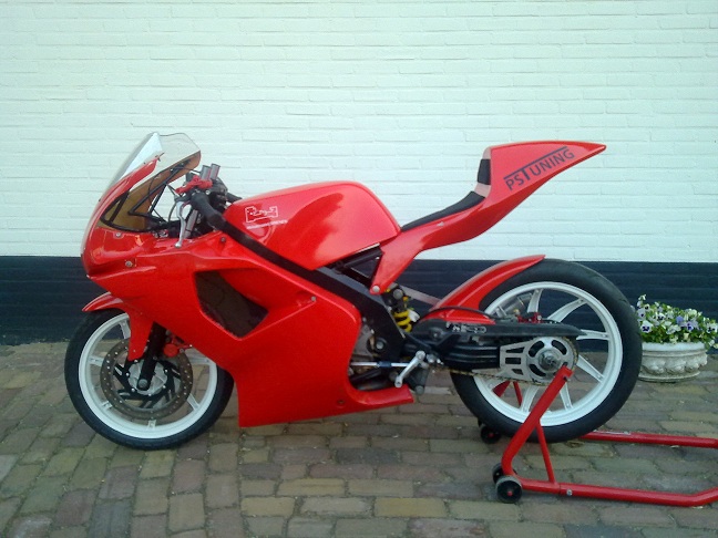 aprilia rs50 om rollend frame.jpg