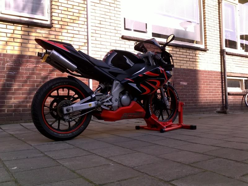 aprilia rs 50 dubbele uitlaat.jpg