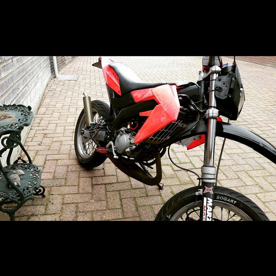 aprilia sx zonder stickers 3.jpg