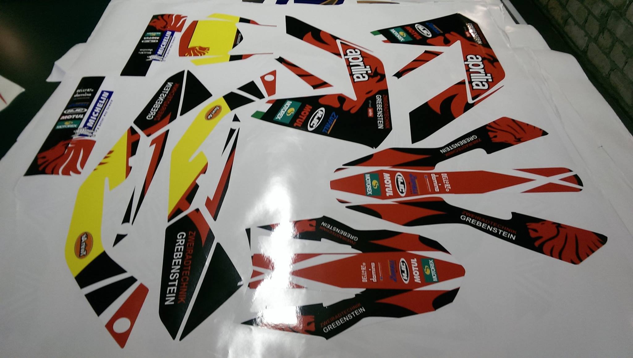 aprilia nieuwe stickers.jpg